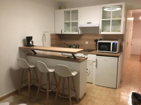 Studio cabine dans résidence avec piscine